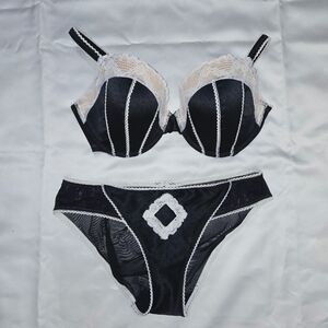 NWOT Paramour by Felina Black & White Bra 34DD and Panty MED Set